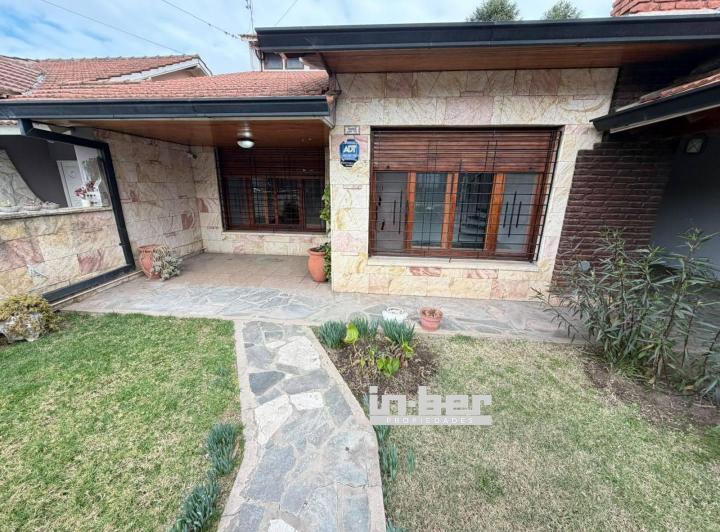 Casa · 120m² · 5 Ambientes · 3 Cocheras