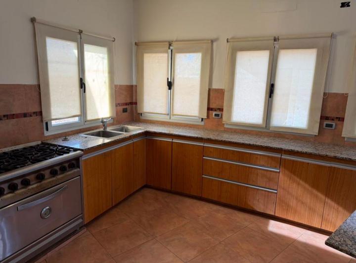Casa · 150m² · 6 Ambientes · 2 Cocheras