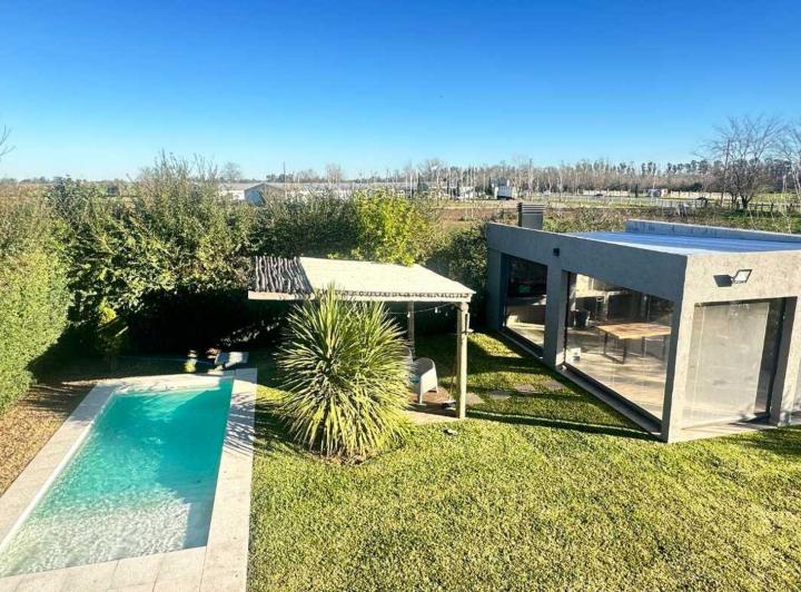 Casa · 130m² · 4 Ambientes · 3 Cocheras