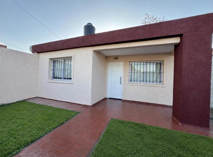 Casa · 1m² · 6 Ambientes · 1 Cochera