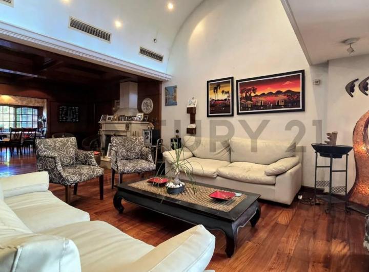 Casa · 610m² · 6 Ambientes · 2 Cocheras