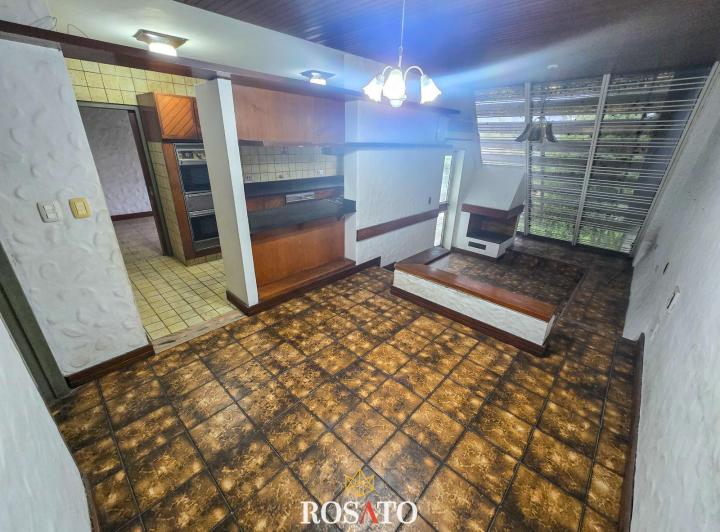 Casa · 333m² · 6 Ambientes · 3 Cocheras