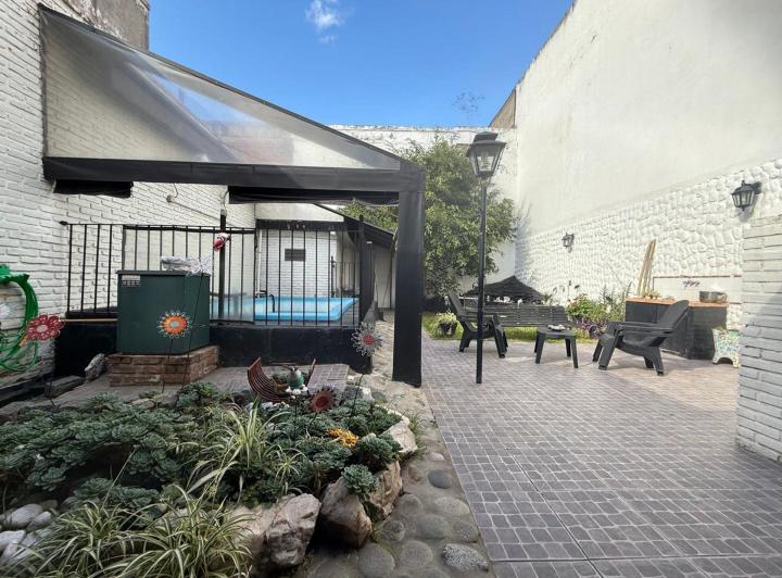 Casa · 235m² · 4 Ambientes · 1 Cochera