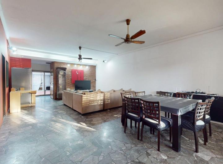 Casa · 243m² · 5 Ambientes · 1 Cochera