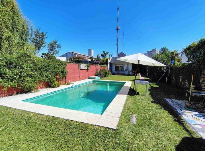 Casa · 79m² · 4 Ambientes · 1 Cochera