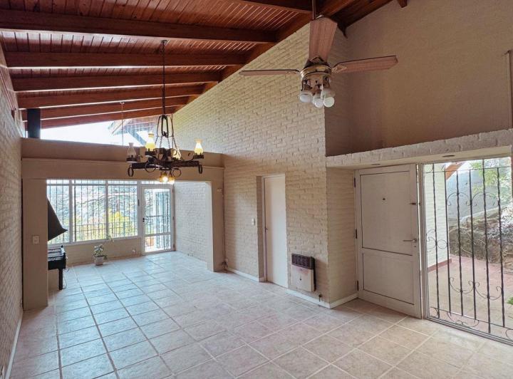 Casa · 180m² · 3 Dormitorios · 1 Cochera