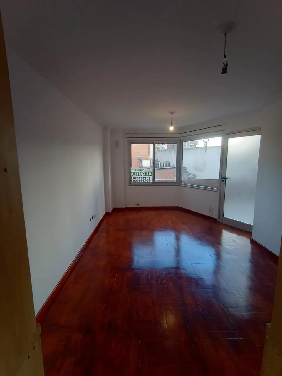 1 Dormitorio luminoso sobre la Avenida Hipolito Yrigoyen!!
