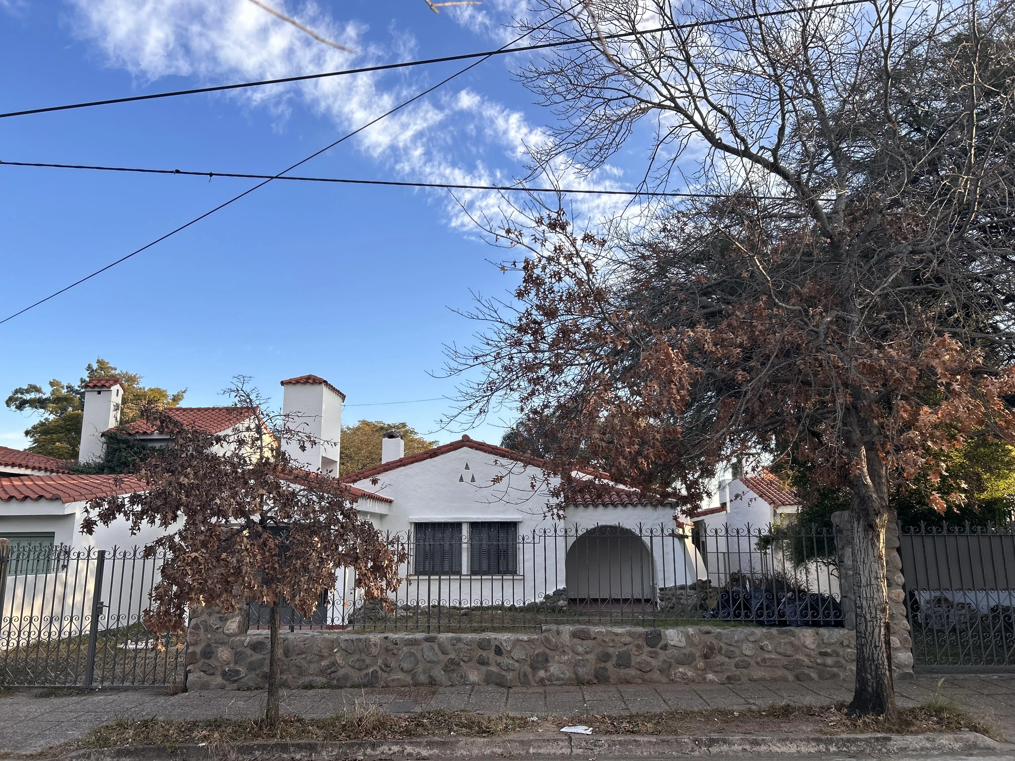 Bellísima casa en alquiler en el Cerro de las Rosas, remodelada en el corazón del Cerro.