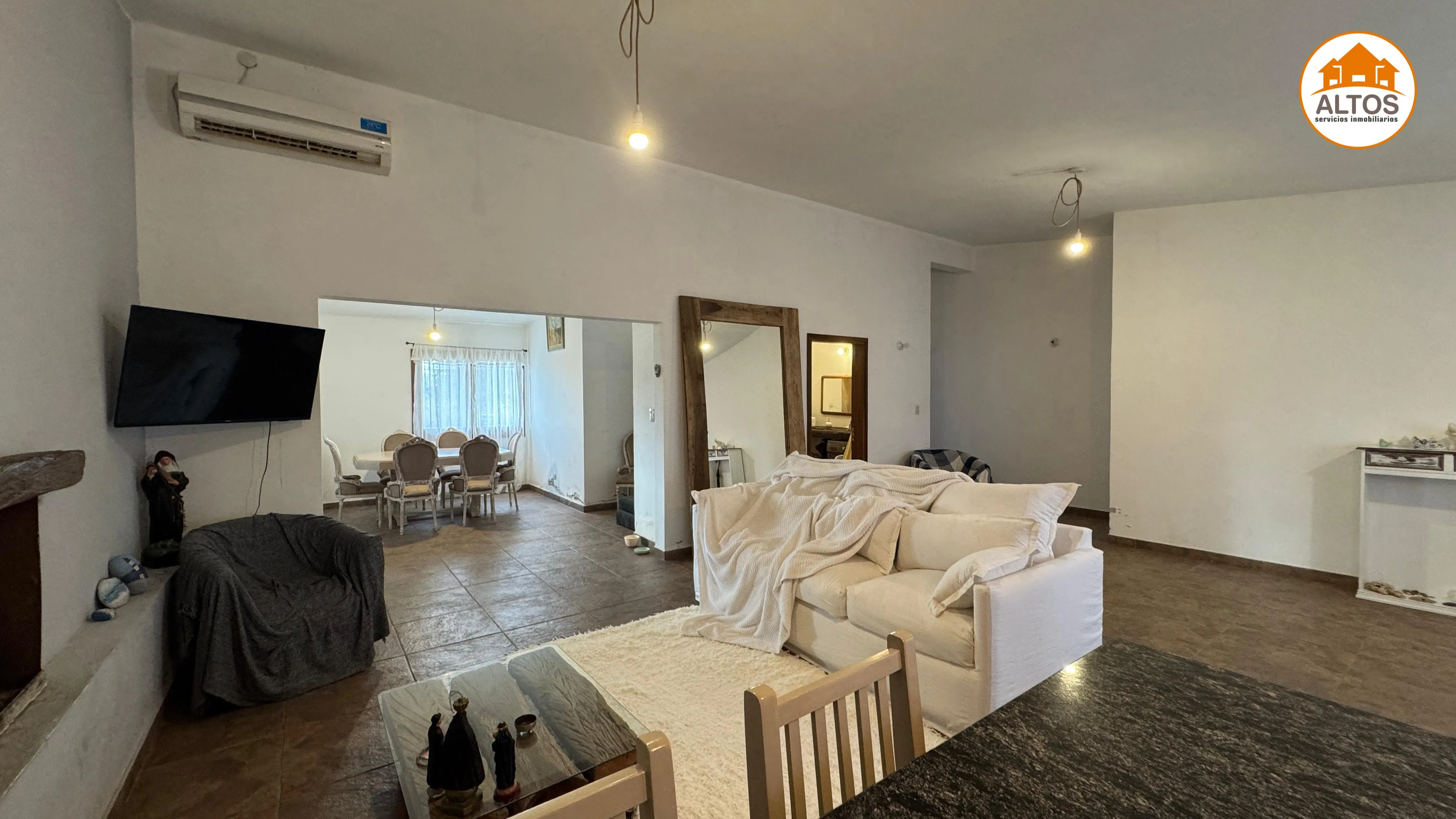 CASA QUINTA APTO USO COMERCIAL Y PROFESIONAL – TERRENO ESQ  5.000M2 – SUP CUBIERTA 615M2 - ESCRITURA – AV. VALPARAISO AL 7.000 - CORDOBA