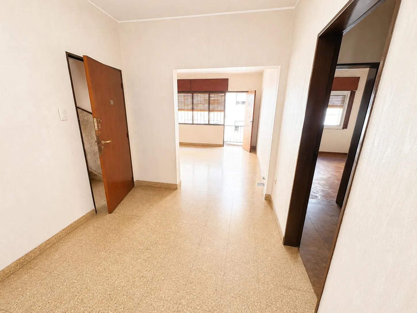 PISO 3 DORMITRIOS CON BALCON TERRAZA!! A MINUTOS DEL CENTRO!!