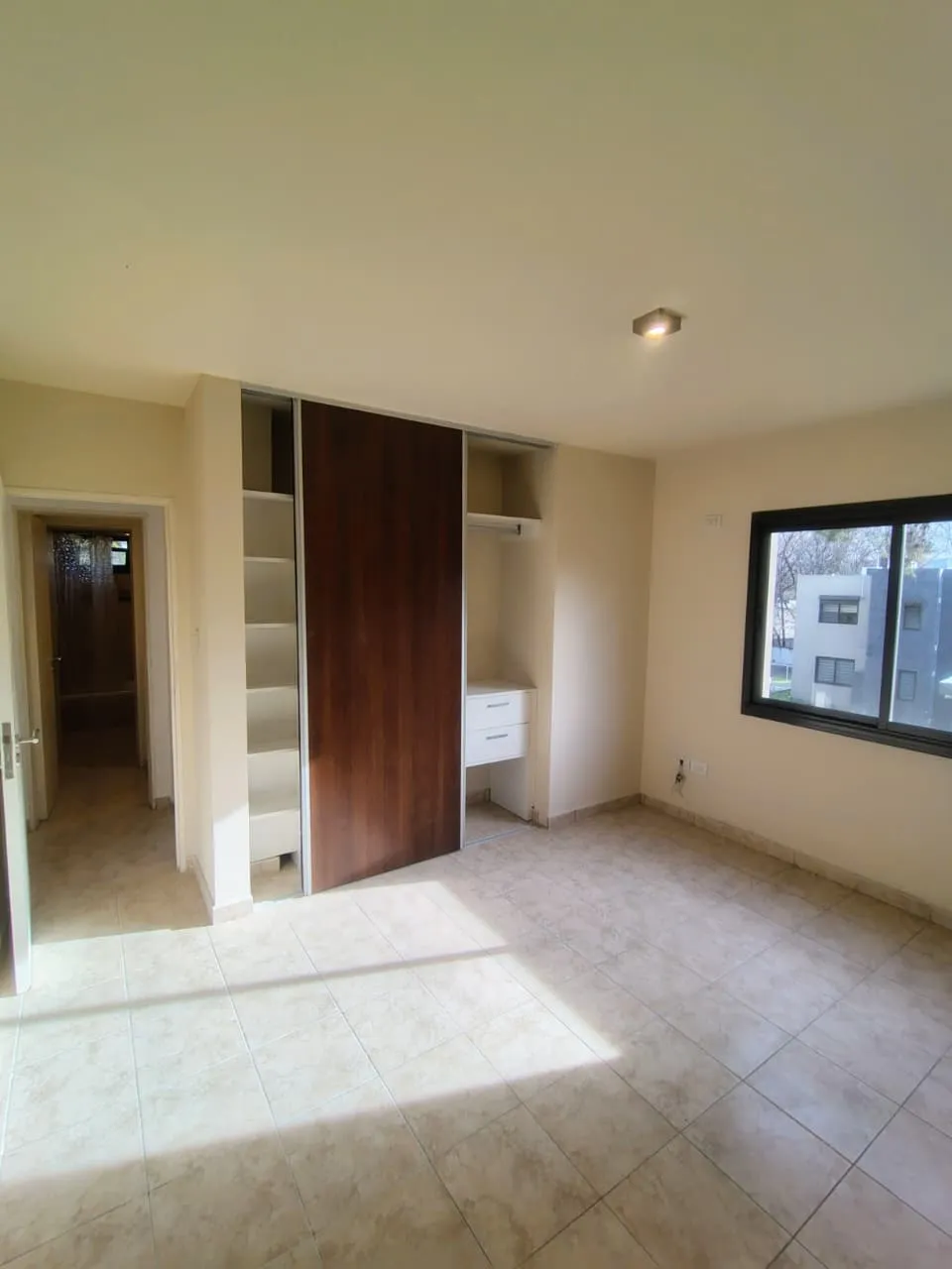 Alquilo en Los Eucaliptos Villa Allende 3 dorm mas cochera