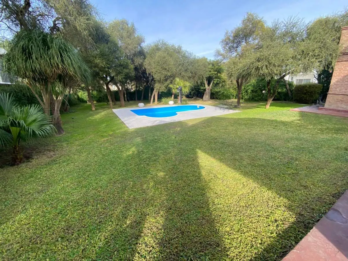 CASA A LA VENTA LOMAS DE LA CAROLINA