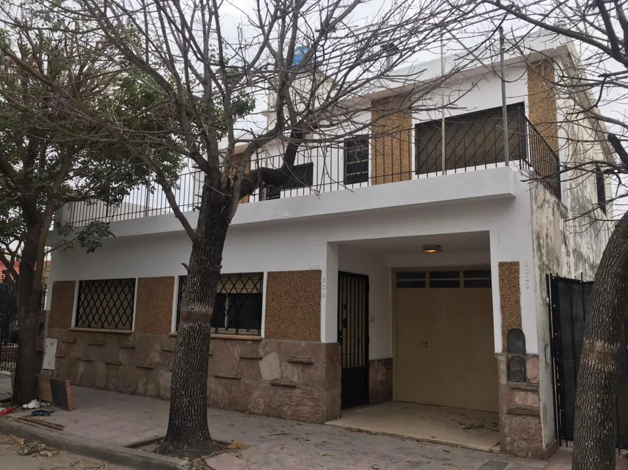 VENDO CASA 3 DORM + CASA 1 DORM + GALPON VILLA CABRERA