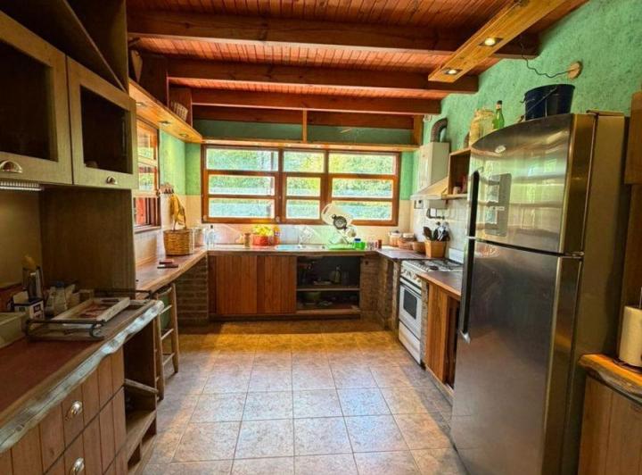 Casa · 185m² · 6 Ambientes · 1 Cochera
