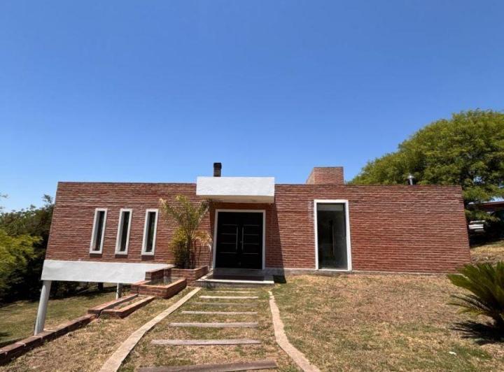 Casa · 299m² · 9 Ambientes · 2 Cocheras