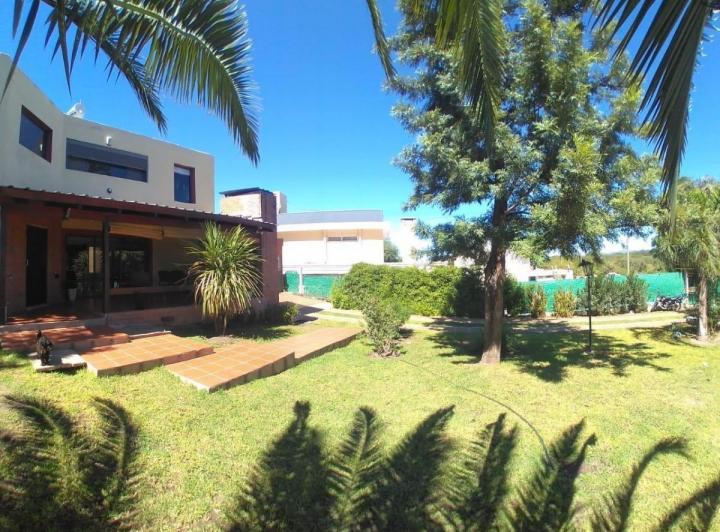 Casa · 280m² · 5 Ambientes · 4 Cocheras