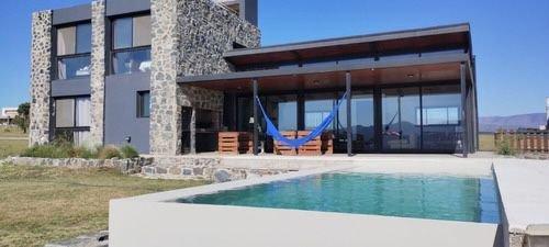 Casa · 240m² · 5 Ambientes · 2 Cocheras