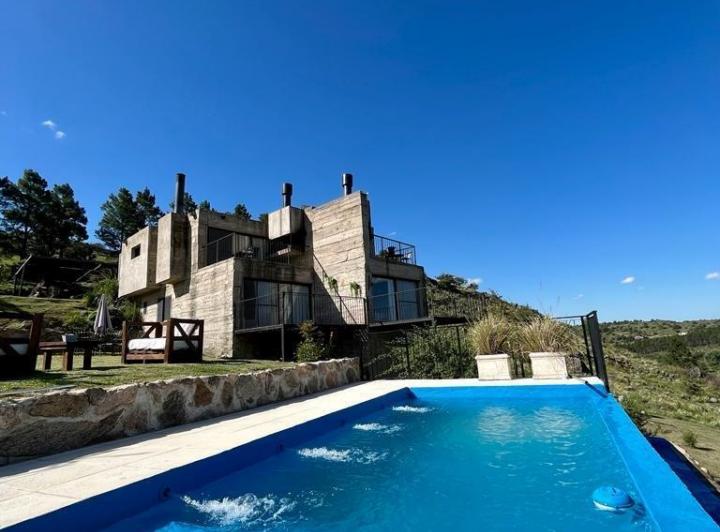 Casa · 300m² · 3 Ambientes · 1 Cochera