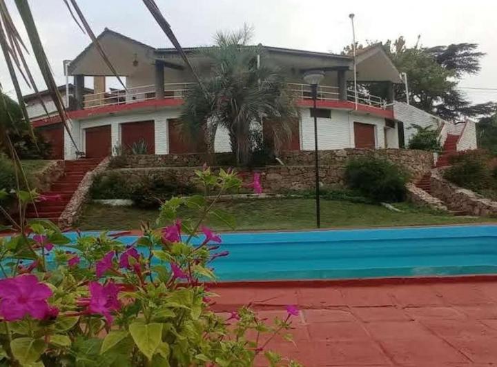Casa · 395m² · 5 Ambientes · 2 Cocheras