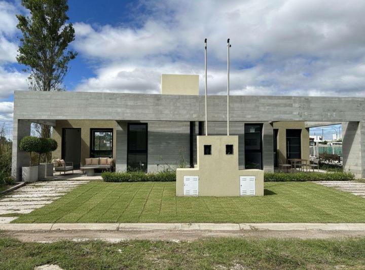 Casa · 78m² · 4 Ambientes · 1 Cochera
