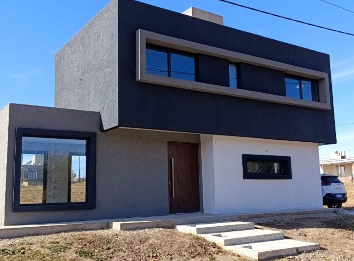Casa · 117m² · 2 Ambientes · 1 Cochera