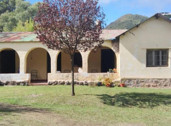 Casa · 350m² · 8 Ambientes