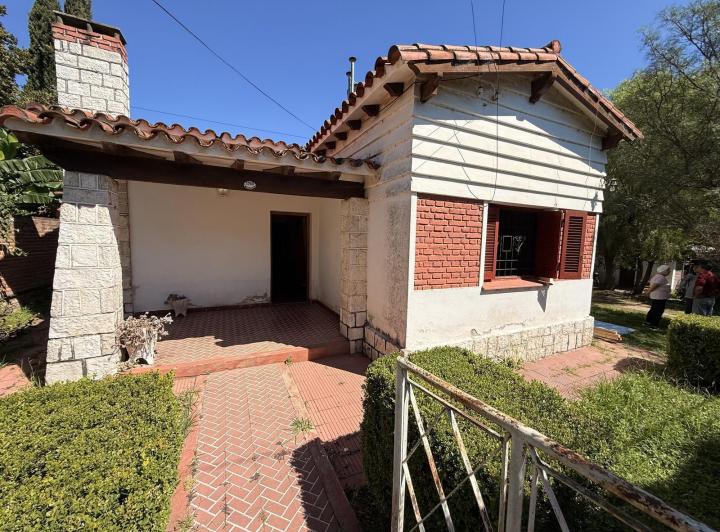 Casa · 87m² · 6 Ambientes · 2 Cocheras