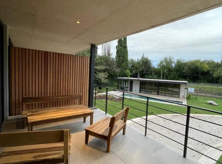 Casa · 96m² · 3 Ambientes · 2 Cocheras