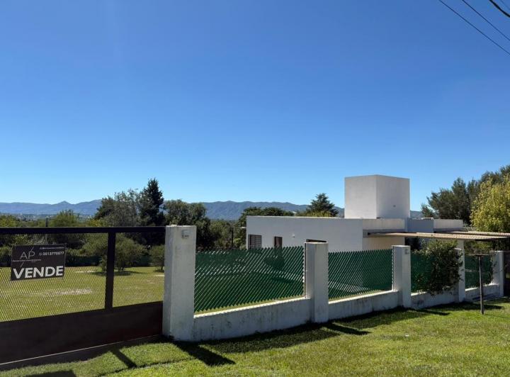 Casa · 100m² · 2 Dormitorios · 2 Cocheras