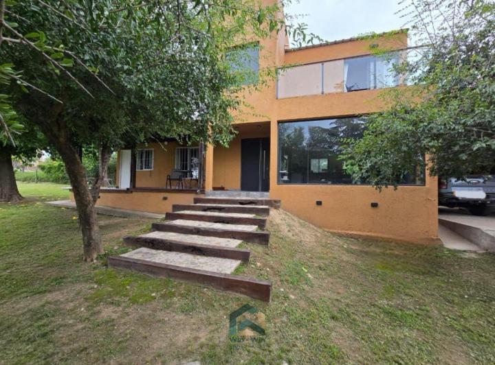 Casa · 148m² · 10 Ambientes · 2 Cocheras