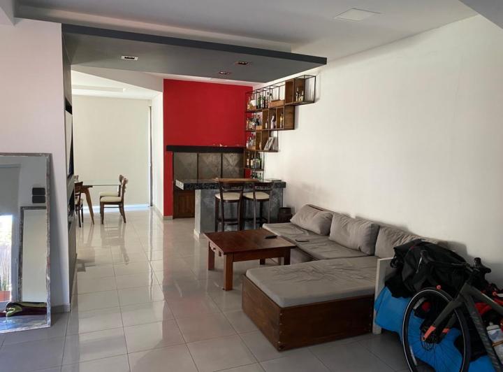 Casa · 200m² · 9 Ambientes · 1 Cochera