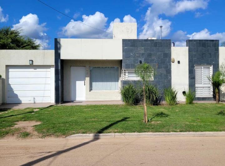 Casa · 110m² · 5 Ambientes · 2 Cocheras