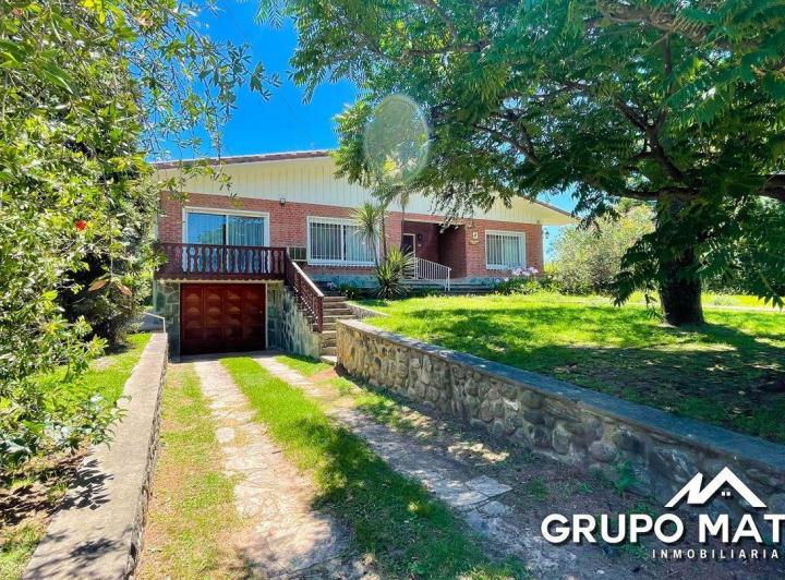 Casa · 294m² · 5 Ambientes · 2 Cocheras