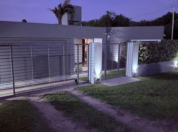 Casa · 130m² · 2 Dormitorios · 2 Cocheras