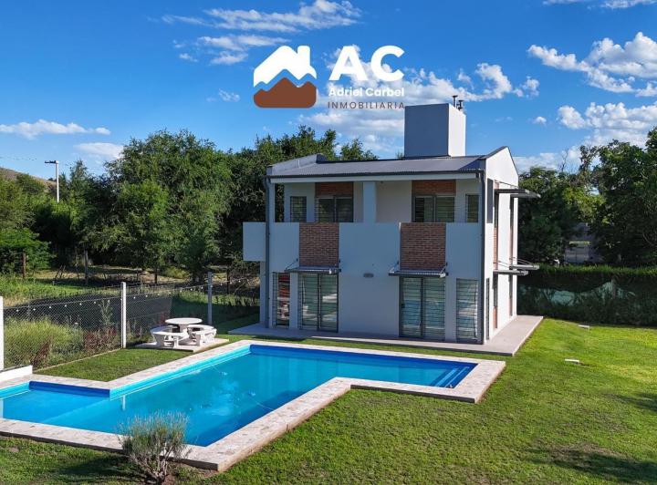 Casa · 110m² · 3 Ambientes · 2 Cocheras