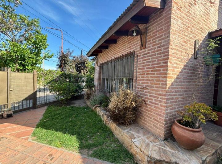 Casa · 415m² · 10 Ambientes · 3 Cocheras