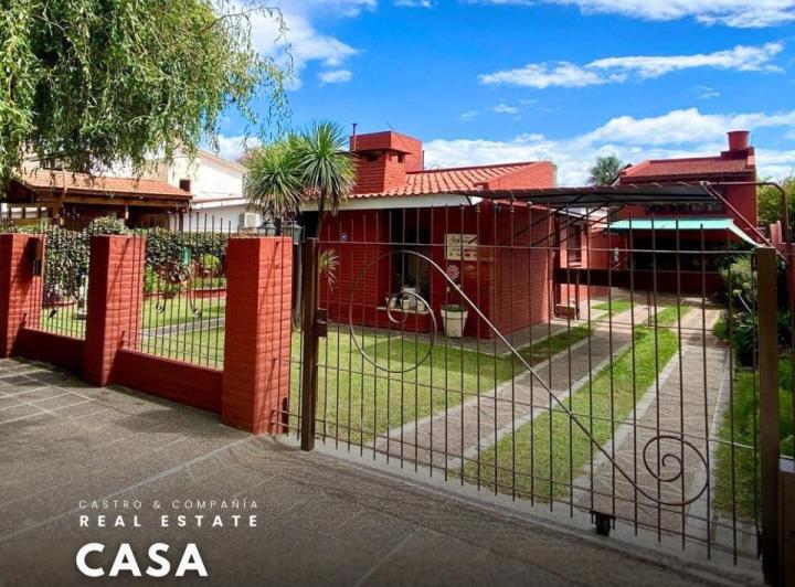 Casa · 250m² · 6 Ambientes · 1 Cochera