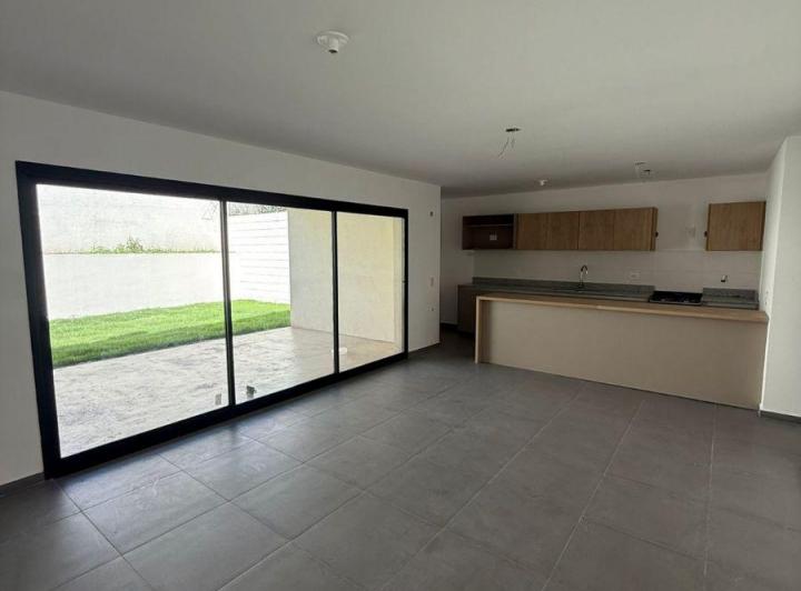 Casa · 166m² · 2 Ambientes · 2 Cocheras