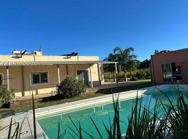 Casa · 242m² · 5 Ambientes · 3 Cocheras