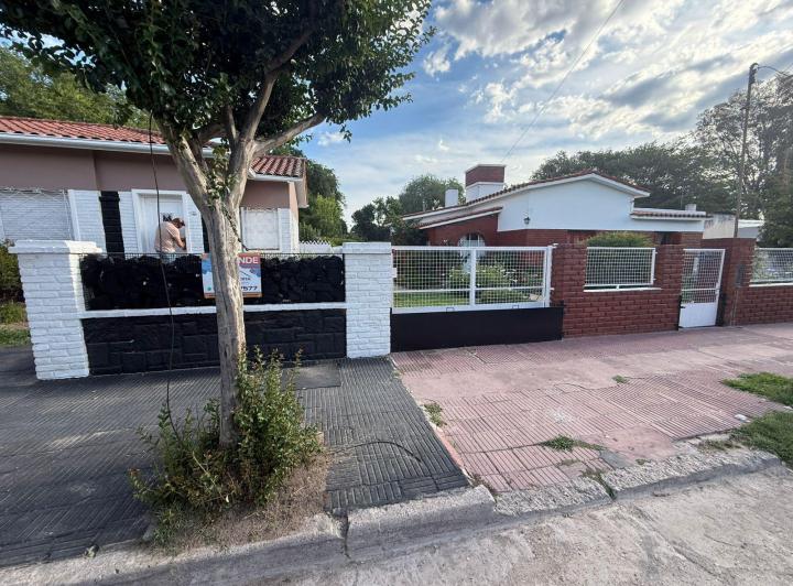 Casa · 210m² · 6 Ambientes · 1 Cochera