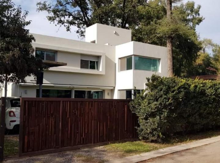 Casa · 210m² · 6 Ambientes
