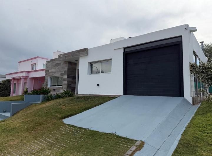 Casa · 130m² · 5 Ambientes · 1 Cochera