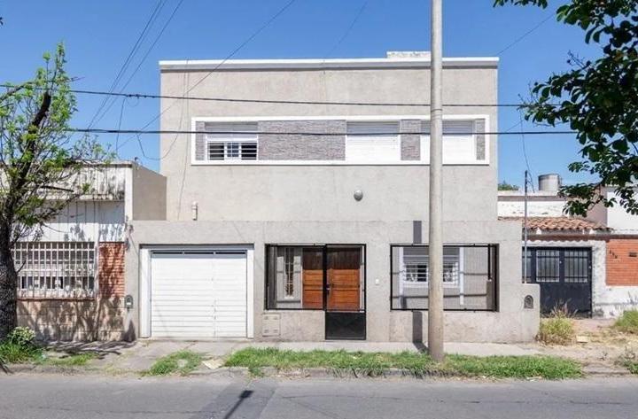 Casa · 211m² · 7 Ambientes · 1 Cochera