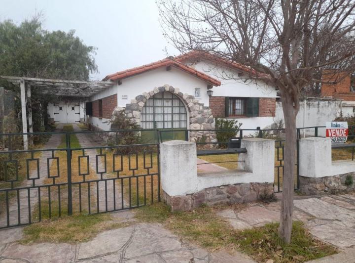 Casa · 180m² · 7 Ambientes · 1 Cochera