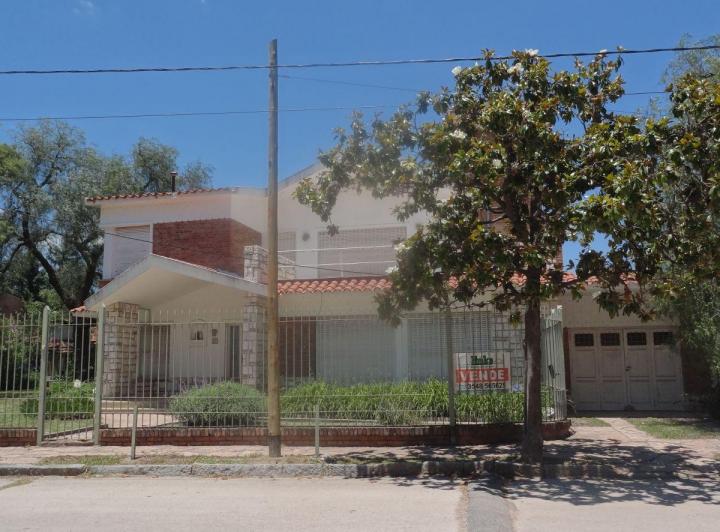 Casa · 412m² · 12 Ambientes · 2 Cocheras