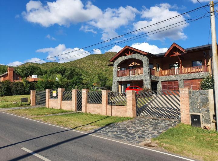 Casa · 558m² · 10 Ambientes · 1 Cochera