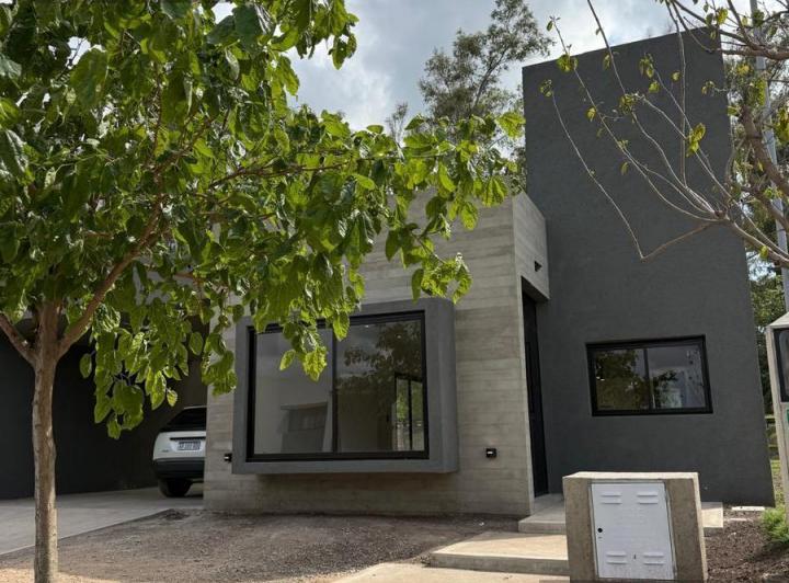Casa · 165m² · 12 Ambientes · 2 Cocheras