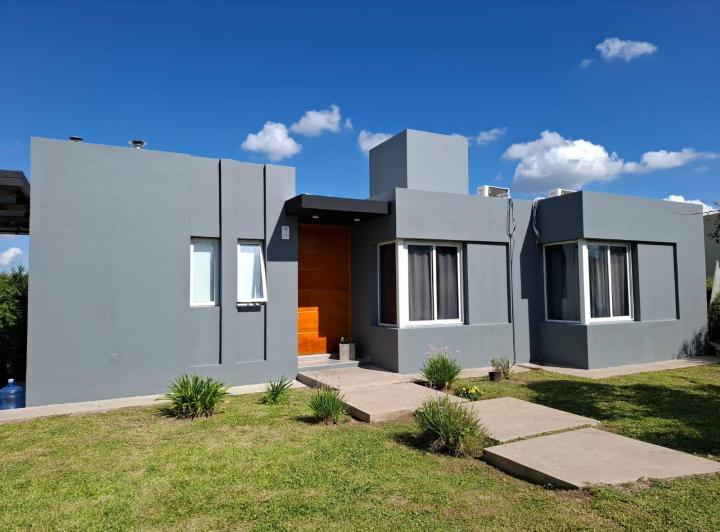 Casa · 185m² · 5 Ambientes · 3 Cocheras
