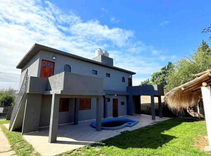 Casa · 200m² · 8 Dormitorios · 5 Cocheras