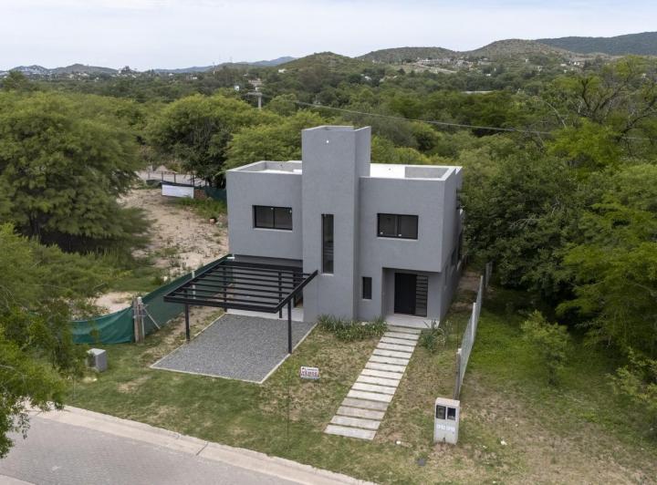 Casa · 452m² · 6 Ambientes · 2 Cocheras